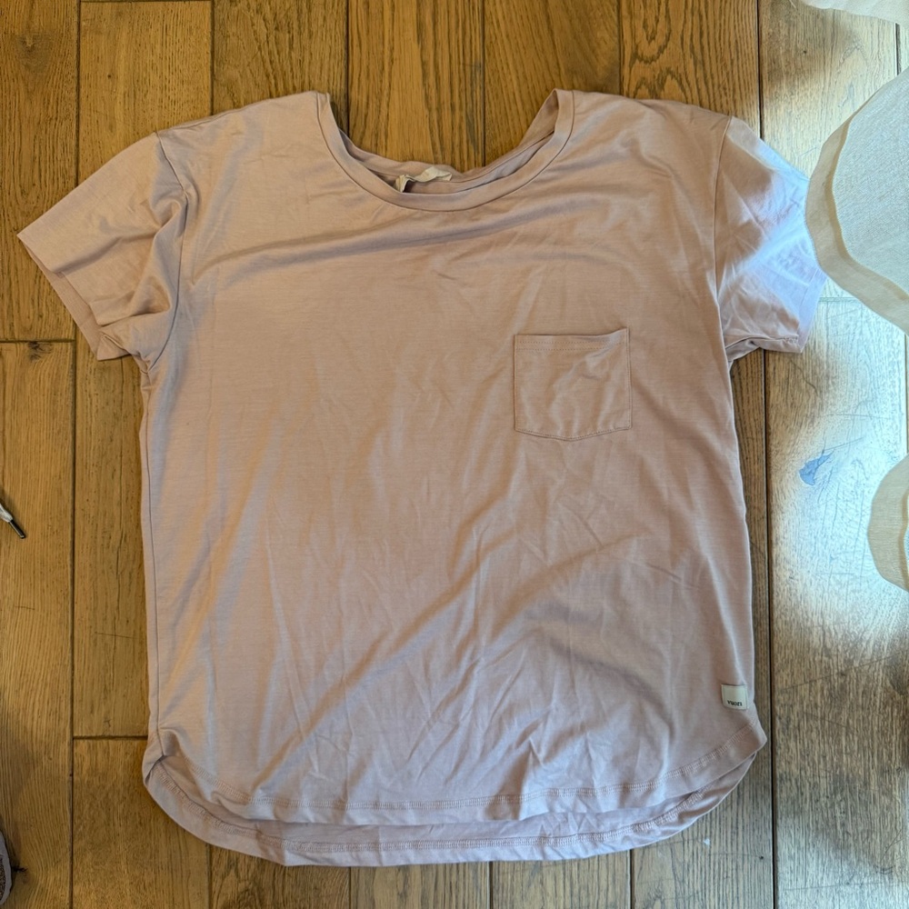 Vuori strato tee women’s  Light Pink T-Shirt with Pocket